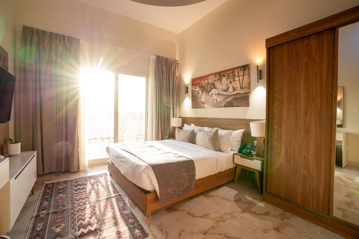 Egyptian cotton sheets, premium bedding, pillowtop beds, minibar