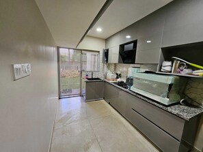 Kühlschrank, Kochgeschirr/Geschirr/Besteck