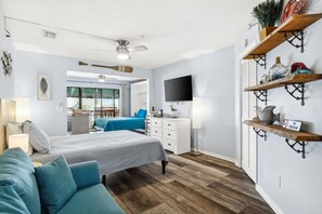 Room - Walk to Beach & Nightlife PCB Studio Condo Pool (Panama City Beach)