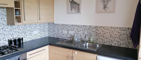 Lägenhet | Eget kök | Kylskåp, mikrovågsugn, ugn och spishäll