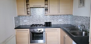 Apartment | Private kitchen | Fridge, microwave, oven, stovetop - Remarkable 2-bed Apartment in Aberdeen (Aberdeen)