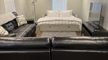 3 bedrooms, iron/ironing board, WiFi, bed sheets