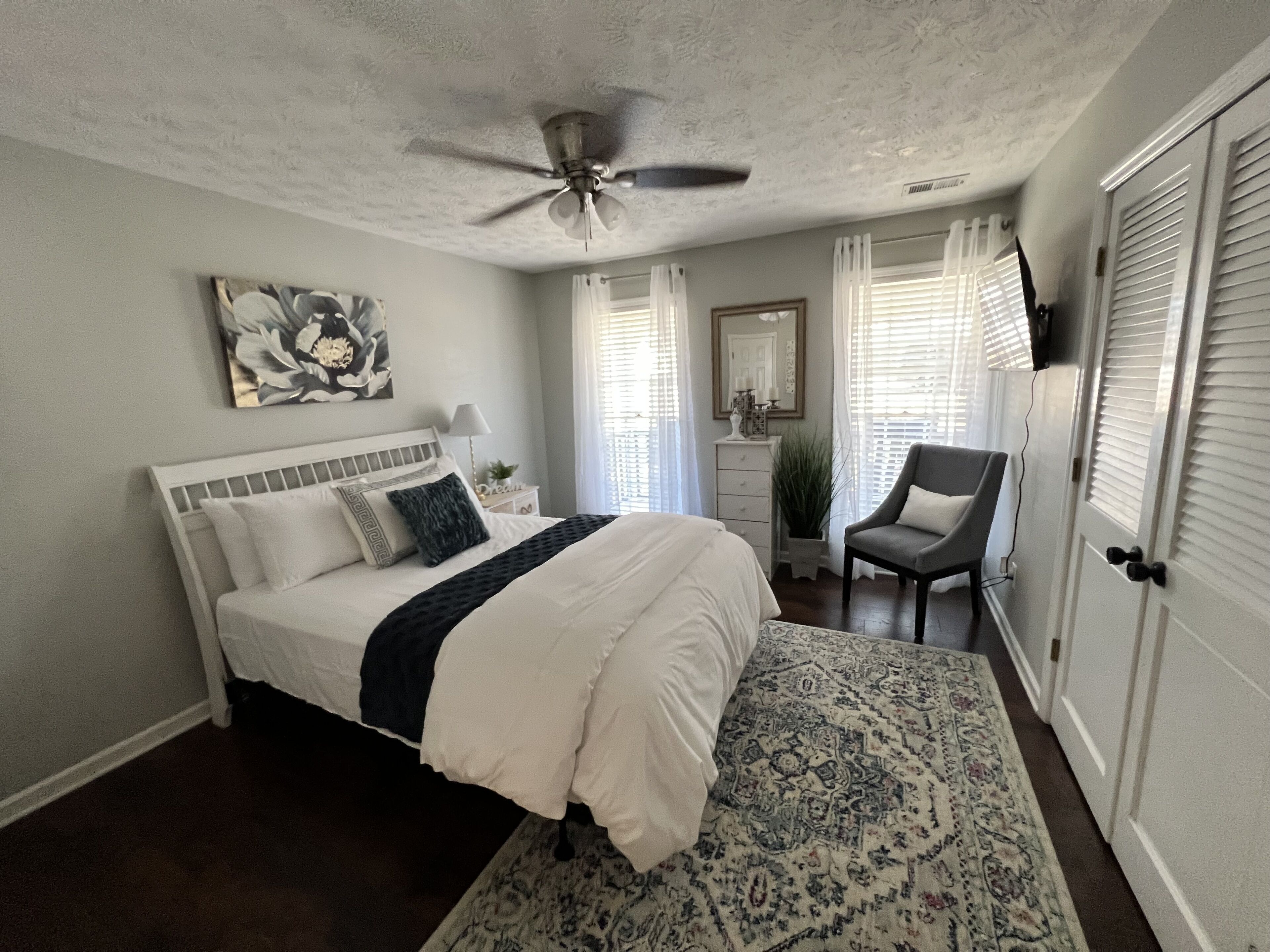 3 chambres, fer et planche à repasser, Wi-Fi, draps fournis