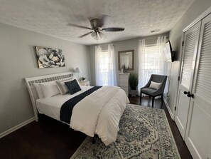 3 bedrooms, iron/ironing board, WiFi, bed sheets