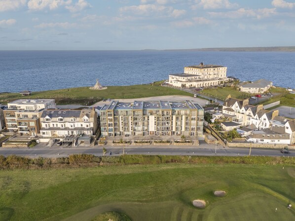 Exterior - Penthouse 53 Zinc (Sleeps 8) - spacious penthouse apartment with sea views is just a short walk from (Newquay)
