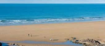 Penthouse 53 Zinc (Sleeps 8) - spacious penthouse apartment with sea views is just a short walk from