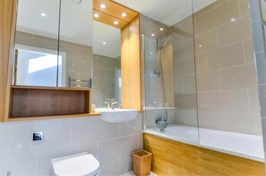 อพาร์ทเมนท์, หลายเตียง | ห้องน้ำ | ฝักบัว, ไดร์เป่าผม, ผ้าเช็ดตัว