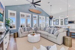 TV connectée, lecteur de DVD, livres, vidéothèque