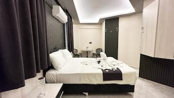 Decoración personalizada, muebles diferentes y wifi gratis