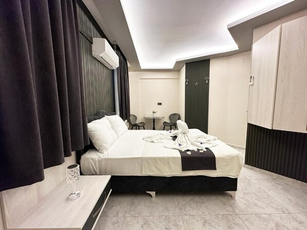 Economy Triple Room | Individually decorated, individually furnished, free WiFi