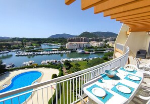 Outdoor dining - Appartement Lumineux à Cannes Marina, Dernier Étage, vue Marina - Baie de Cannes (Mandelieu-la-Napoule)