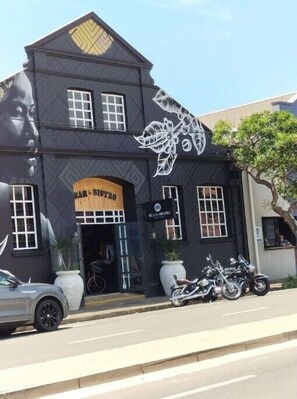 Exterior - Spacious Family Getaway Point Waterfront
(Durban)