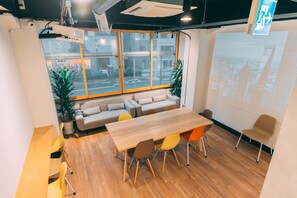 Living area - Tokyo Guesthouse HIVE (Tokyo)