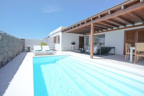 Pool - Enjoy heated Pool & Relaxation - Luxury Villa Yasmina - Playa Blanca - Lanzarote (CN)