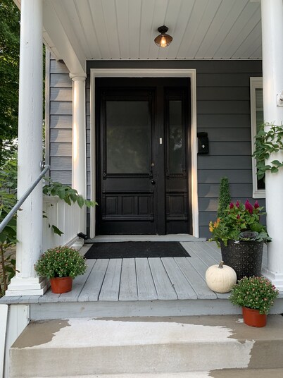 Cozy 1 bedroom in Vintage Ionia 