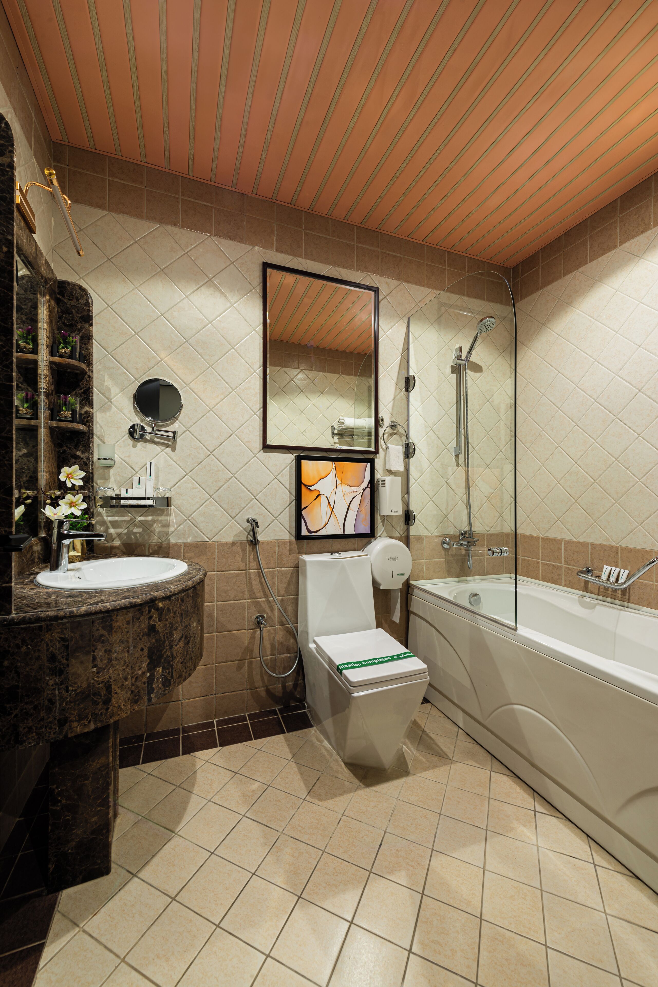 Kamar Single | Kamar mandi | Pengering rambut, sandal,  dan kloset