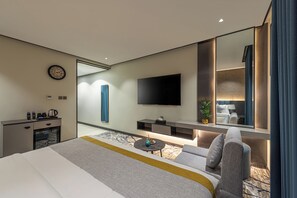 Meja kerja dan Wi-Fi gratis