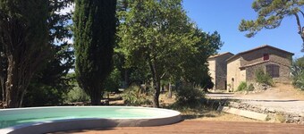 Cottage in a stone farmhouse in the heart of a vineyard estate in Pic Saint-Loup