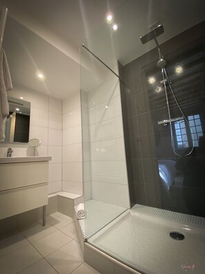 Deluxe-dobbeltværelse - ved stranden | Badeværelse