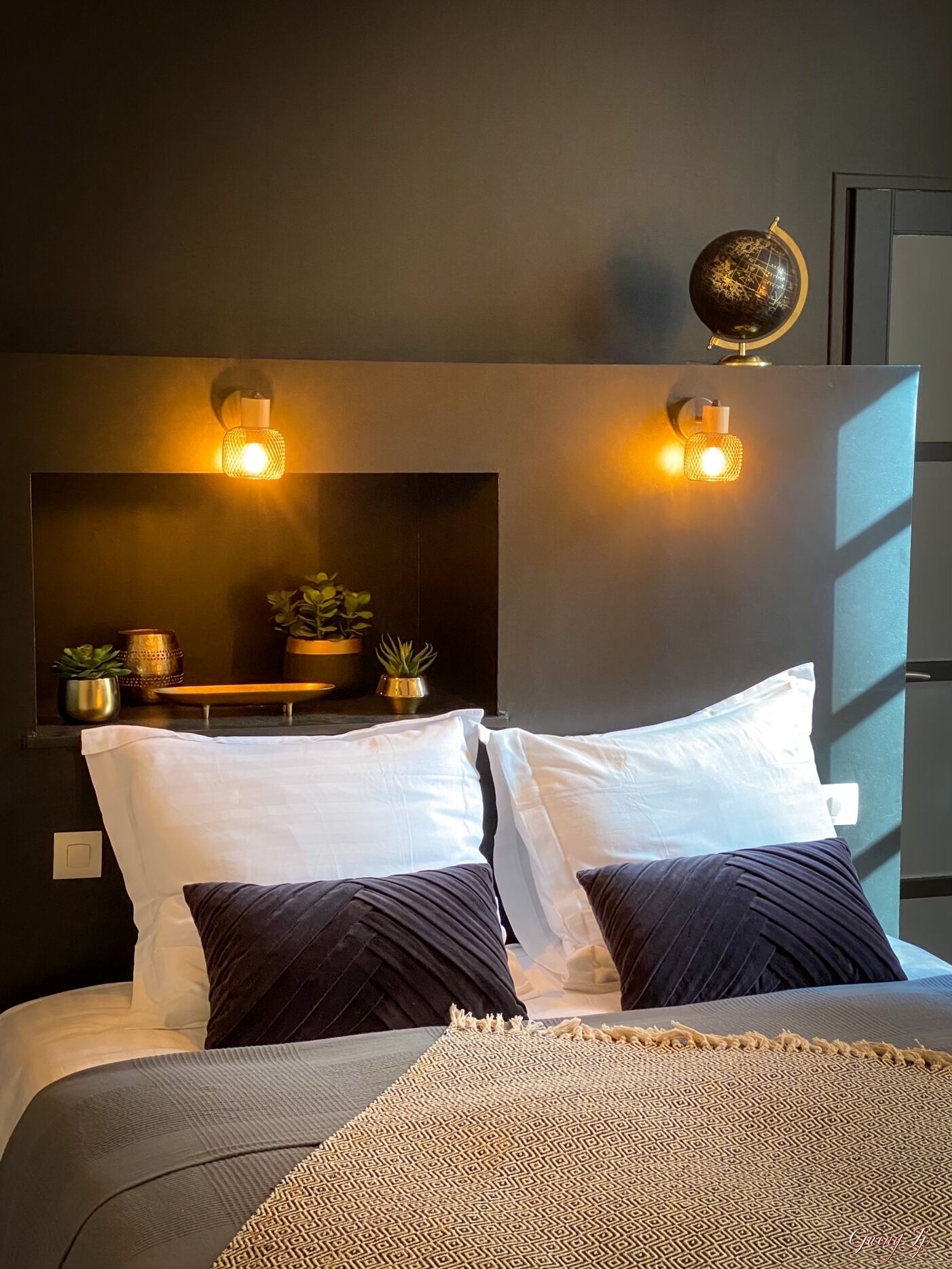 Deluxe Double Room, Beachside | Peralatan tempat tidur premium, dihias secara berasingan 