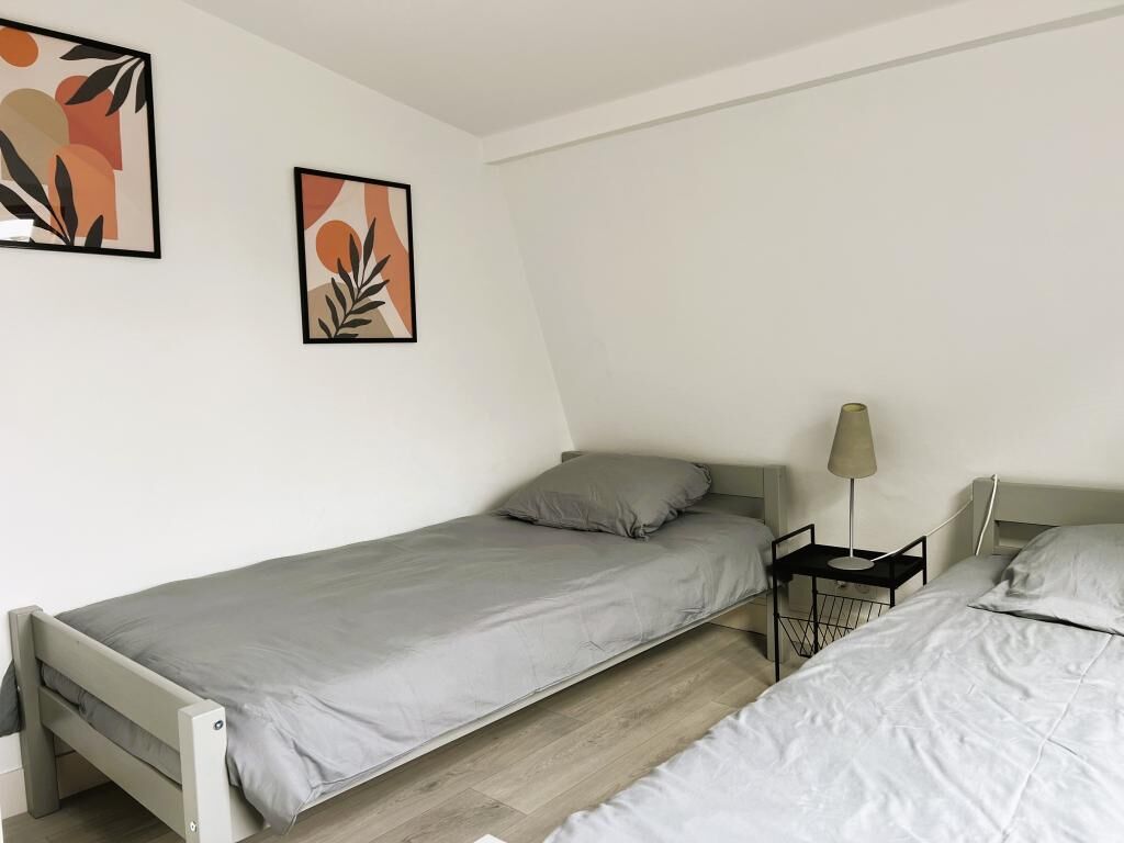 2 bedrooms, bed sheets