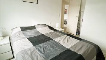 2 chambres, fer et planche Ă  repasser, lit parapluie, draps fournis