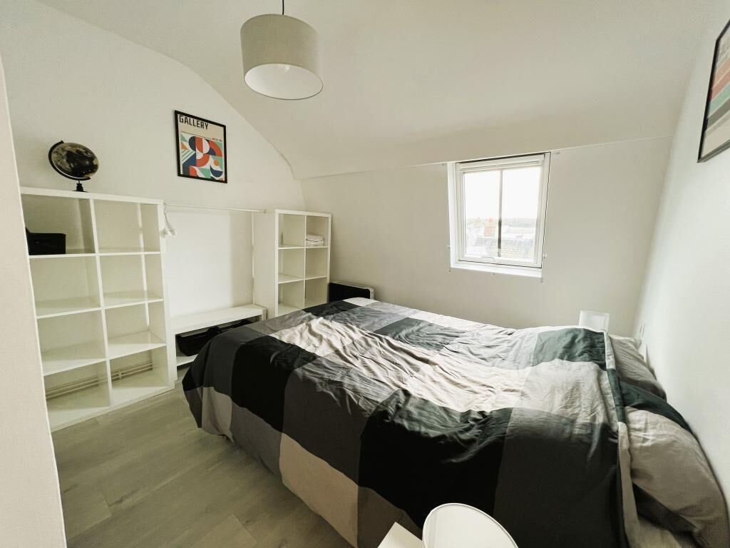 2 bedrooms, iron/ironing board, travel crib, bed sheets