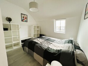 2 camere, ferro/asse da stiro, culla da viaggio, lenzuola