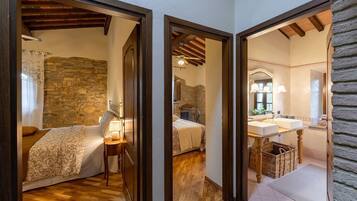 4 Schlafzimmer, Zimmersafe, Bügeleisen/Bügelbrett, kostenloses WLAN