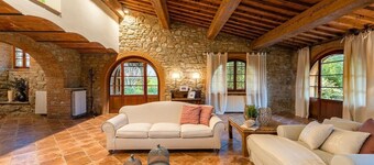 Vakker villa i Chianni, basseng, luftkondisjonering, hage og pergola, sove 9