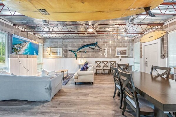 Interior - Surf Loft: cool, chill & convenient 2 all the fun! (Fort Walton Beach)