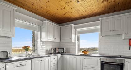 Lake House Mannin, holiday maker’s paradise
