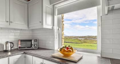 Lake House Mannin, holiday maker’s paradise