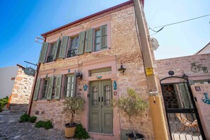 Exterior - Cundalis1893 (Ayvalik)