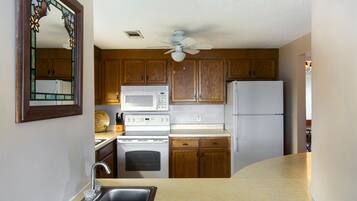 Kondominium, 2 kamar tidur | Dapur pribadi | Lemari es, oven, mesin pembuat kopi/teh, dan pemanggang roti