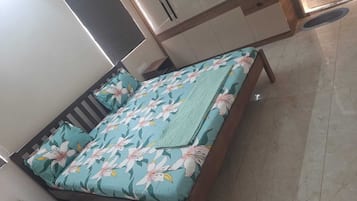 3 bedrooms, WiFi, bed sheets