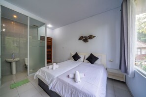 Quarto casal superior, 1 quarto, para não fumantes, vista para o jardim | Edredons de pluma, camas com colchões de espuma com sistema de memória