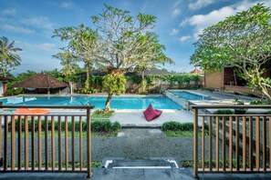 Suíte luxo, 1 quarto, para não fumantes, vista para a piscina | Vista do quarto