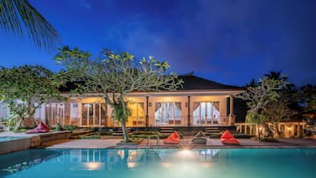 Deluxe Suite, 1 Bedroom, Non Smoking, Pool View | Exterior