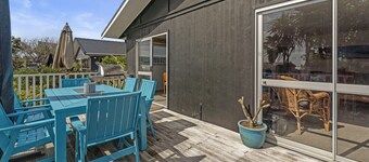Coastal Oasis - Papamoa Beach Holiday Home