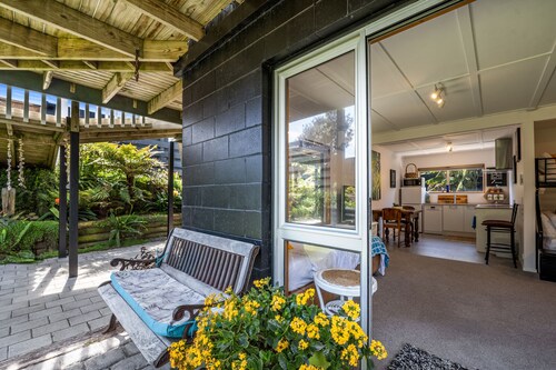 Coastal Oasis - Papamoa Beach Holiday Home