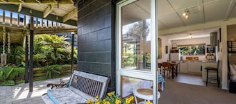 Coastal Oasis - Papamoa Beach Holiday Home