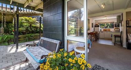 Coastal Oasis - Papamoa Beach Holiday Home
