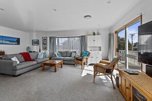 TV - Coastal Oasis - Papamoa Beach Holiday Home (Papamoa)