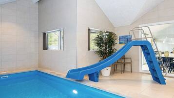 Casa | Alberca | Alberca techada y alberca al aire libre