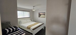 2 bedrooms, desk, iron/ironing board, free WiFi