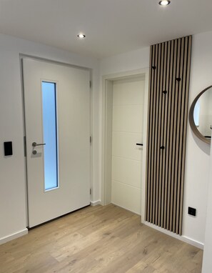 Interior - Komplett neu Renoviertes Apartment in Einer Idyllischen Waldsiedlung (Hohenbrunn)