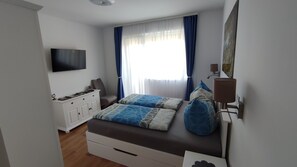 2 slaapkamers, een strijkplank/strijkijzer, gratis wifi, beddengoed