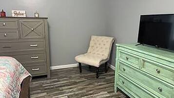 3 habitaciones, tabla de planchar con plancha, wifi y ropa de cama