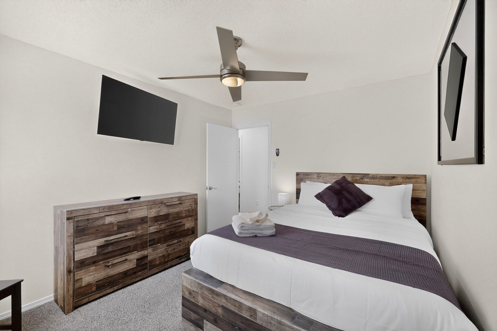 3 bedrooms, desk, iron/ironing board, WiFi